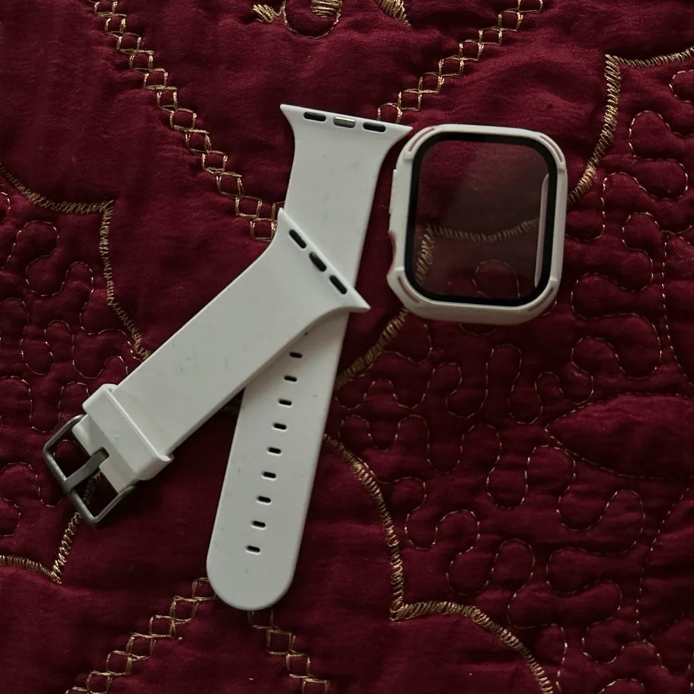 White Smartwatch Band and Case